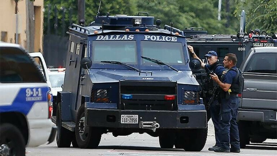 Polisen i Dallas kritiseras nu för användandet av en robot när den misstänkte massmördaren vid helgens dödsskjutningar skulle oskadliggöras. Foto: TT