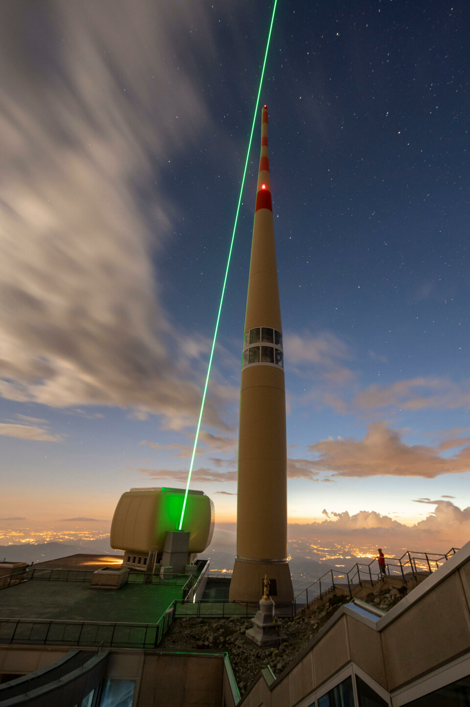 Lasern är stor som en bil och skjuter ut upp till 1 000 pulser i sekunden. Foto: TRUMPF/Martin Stollberg Lasern är stor som en bil och skjuter ut upp till 1 000 pulser i sekunden. Foto: TRUMPF/Martin Stollberg