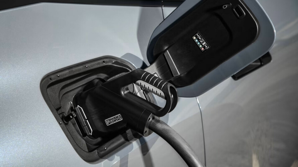 Från och med nästa år blir Plug & Charge tillgängligt i de första modellerna från BMW Foto: BMW