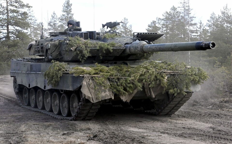 En stridsvagn av typen Leopard i västra Finland 2022. En stridsvagn av typen Leopard i västra Finland 2022.