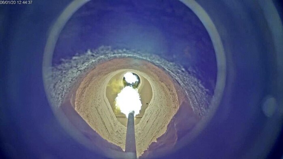 Här syns flamman från två brännare i pelletsverket i Malmberget. Brännaren närmast i bild eldades vid tillfället med tallbeckolja medan den motstående brännaren eldades med fossil tjockolja. Foto: LKAB Här syns flamman från två brännare i pelletsverket i Malmberget. Brännaren närmast i bild eldades vid tillfället med tallbeckolja medan den motstående brännaren eldades med fossil tjockolja. Foto: LKAB