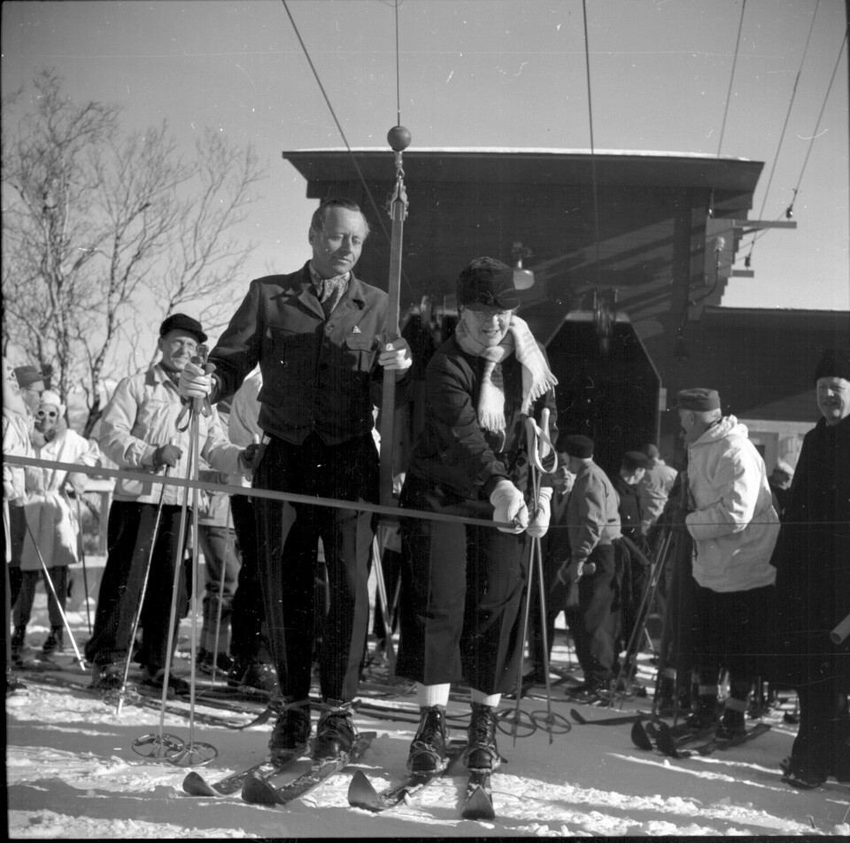Invigning av skidliften i Björkliden 24 mars 1947, enligt uppgift Norrbottens första skidlift. Invigning av skidliften i Björkliden 24 mars 1947, enligt uppgift Norrbottens första skidlift.