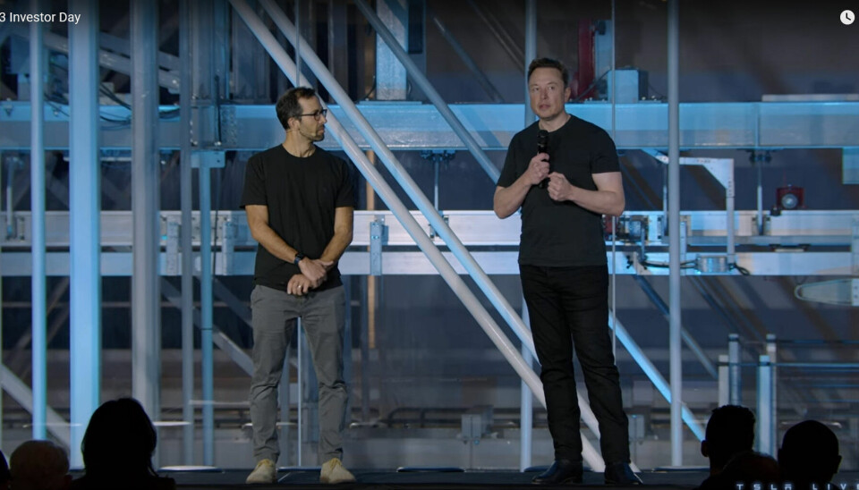 Drew Baglino, chef för drivlina och energiteknik på Tesla, samt vd Elon Musk, under bolagets evenemang för investerare då Master Plan del tre presenterades.