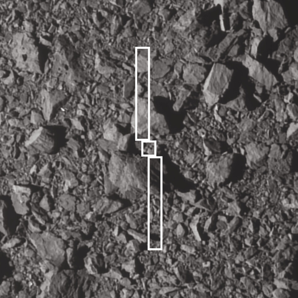 Bilden visar Dart och dess solpanelers storlek över området där sonden krockade in i asteroidmånen.