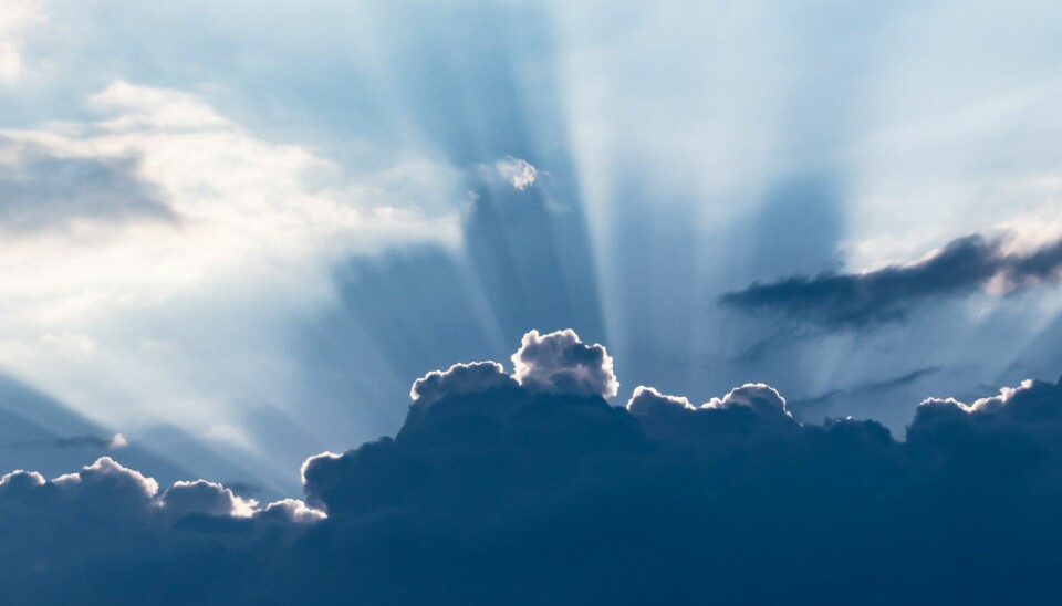 Partiklar av svaveldioxid ska bilda artificiella moln som reflekterar solens instrålning och minskar uppvärmningen av jorden.