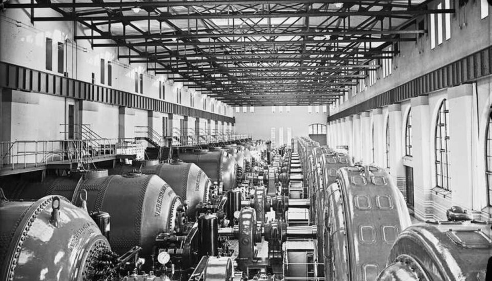 Trollhättans kraftstation nedanför vattenfallen i Trollhättan kallas även Olidans kraftverk, och var det första statliga vattenkraftsprojektet. Det stod färdigt 1910, och blev en viktig knutpunkt för stamnätet. Olidan är i dag ett statligt byggnadsminne. Trollhättans kraftstation nedanför vattenfallen i Trollhättan kallas även Olidans kraftverk, och var det första statliga vattenkraftsprojektet. Det stod färdigt 1910, och blev en viktig knutpunkt för stamnätet. Olidan är i dag ett statligt byggnadsminne.