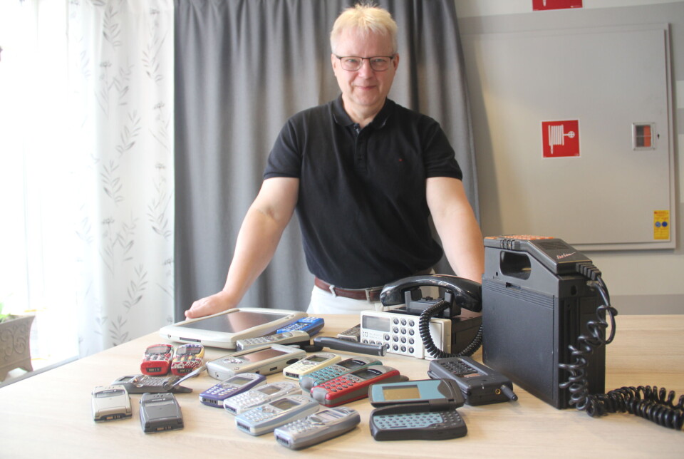 Under en period på 1990-talet var Ericsson världens största mobiltelefontillverkare. Tor Björn Minde var en del av telekomjättens forskningsenhet under 30 års tid och har varit en del av resan från ”sexkilosklumpar” till de allra minsta modellerna på 60 gram. Under en period på 1990-talet var Ericsson världens största mobiltelefontillverkare. Tor Björn Minde var en del av telekomjättens forskningsenhet under 30 års tid och har varit en del av resan från ”sexkilosklumpar” till de allra minsta modellerna på 60 gram.