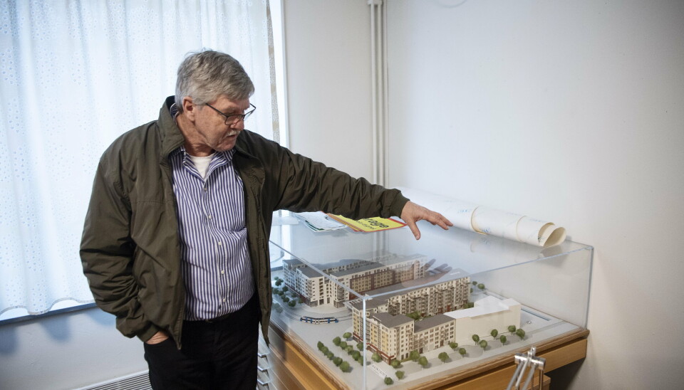 Jan Franson pekar ut vilka tak som är mer och mindre lämpade att sätta upp solcellspaneler på. Lutningar och vinklar är avgörande för om det funkar. Jan Franson pekar ut vilka tak som är mer och mindre lämpade att sätta upp solcellspaneler på. Lutningar och vinklar är avgörande för om det funkar.