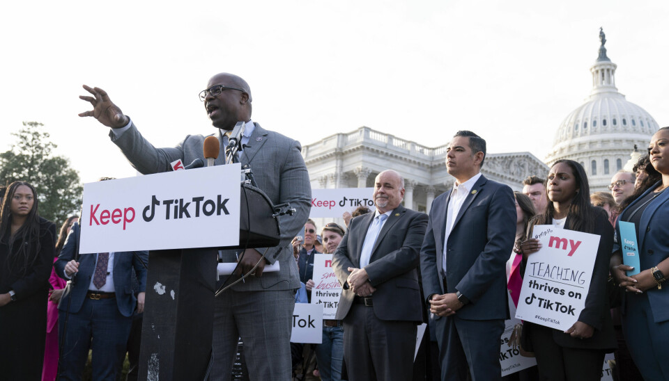 Starka känslor kring Tiktok. Här hålls en demonstration i Washington till stöd för tjänsten i onsdags. Arkivbild