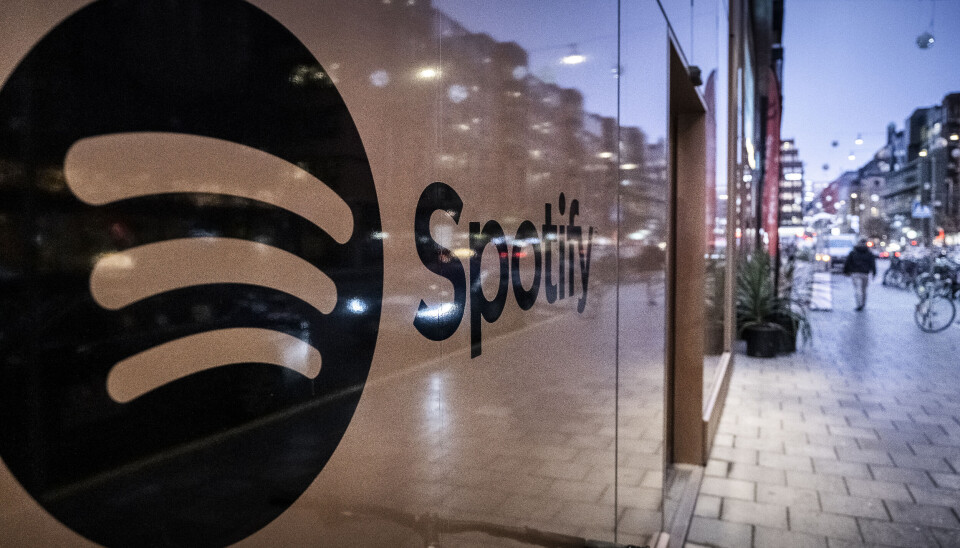 Universal vill att strömningstjänsterna plockar bort AI-musik som genererats med hjälp av skivbolagsjättens artister. Universal vill att strömningstjänsterna plockar bort AI-musik som genererats med hjälp av skivbolagsjättens artister.