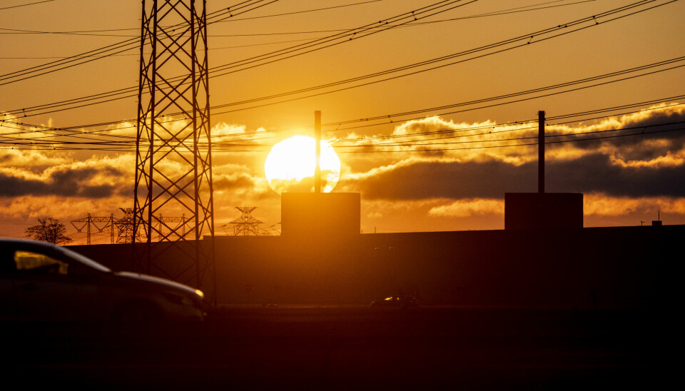 Solnedgång bakom nerlagda kärnkraftverket i Barsebäck.