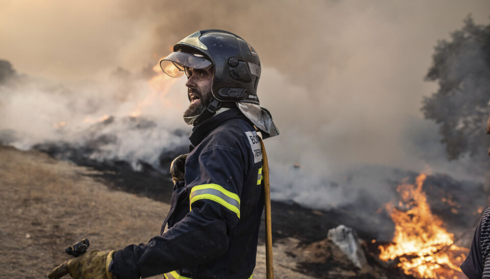 Under förra sommaren härjade omfattande skogsbränder i flera länder i Europa. Här en bild från nordvästra Spanien i mitten av juli. Brandman som försöker släcka en brand ute i naturen