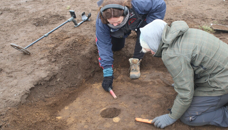 Medlemmar i Nordjysk Detektorforening hittade i höstas ett antal silvermynt på en åker vid Bramslev nordost om Hobro, åtta kilometer från vikingaborgen Fyrkat. Medlemmar i Nordjysk Detektorforening hittade i höstas ett antal silvermynt på en åker vid Bramslev nordost om Hobro, åtta kilometer från vikingaborgen Fyrkat.