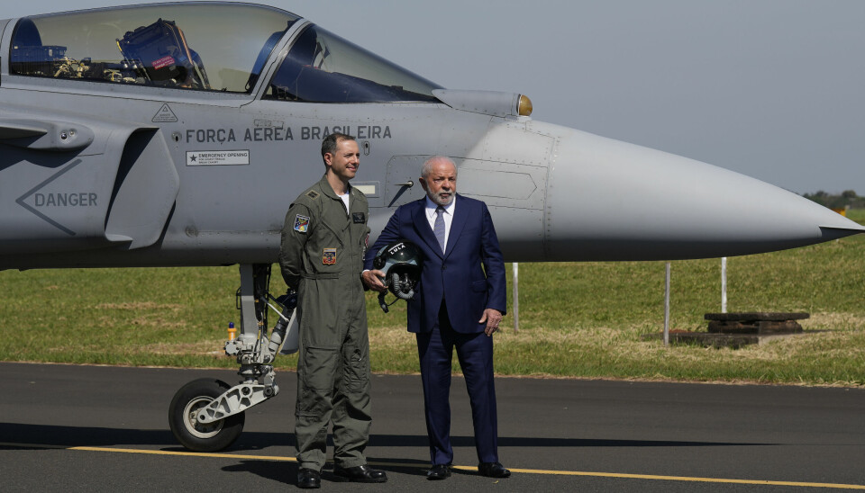 Andre Penner/AP/TT
President Lula da Silva (till höger i bild) tillsammans med en brasiliansk pilot.