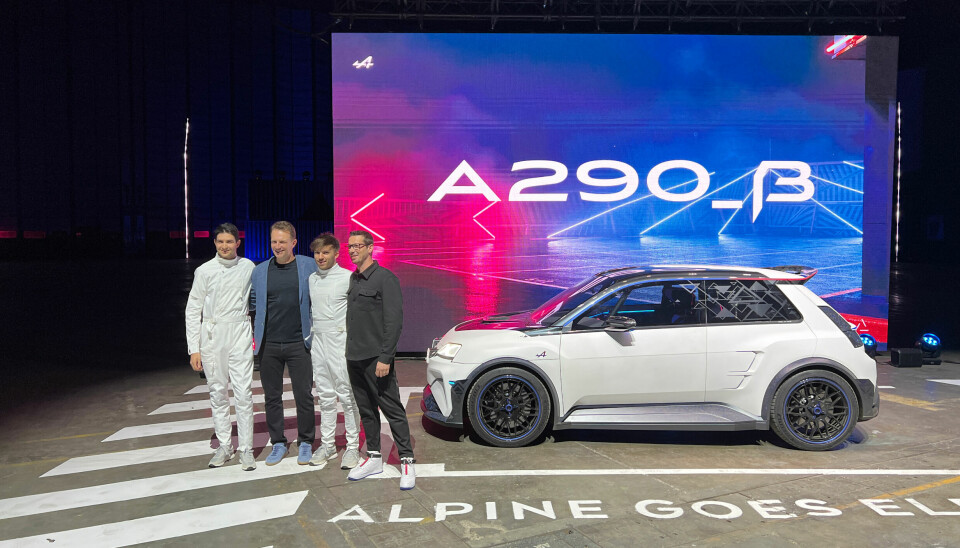 Formel 1-förarna Esteban Ocon och Pierre Gastly var med vid presentationen av Alpine A290β