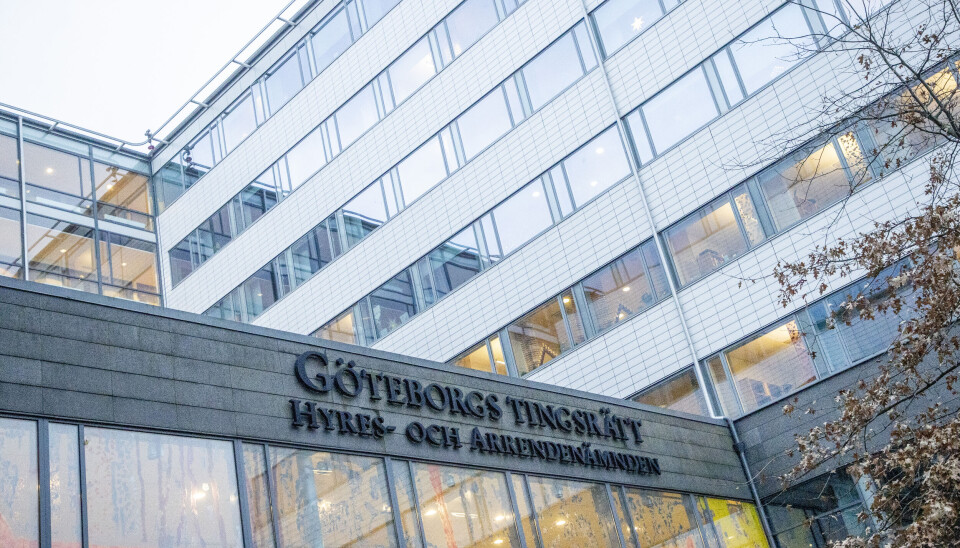 En man i 50-årsåldern åtalas nu vid Göteborgs tingsrätt misstänkt för grov obehörig befattning med hemlig uppgift. Bild på fasaden till Göteborgs tingsrätt