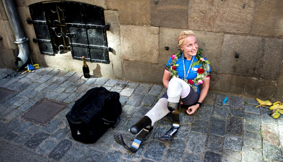 Teknikutvecklingen har gett allt fler specialproteser. År 2015 genomförde Shahrzad Kiavash, som tvingades amputera båda sina ben efter en blodförgiftning, sitt första triathlon med olika varianter av proteser tillverkade för idrottsutövare i de olika momenten. Teknikutvecklingen har gett allt fler specialproteser. År 2015 genomförde Shahrzad Kiavash, som tvingades amputera båda sina ben efter en blodförgiftning, sitt första triathlon med olika varianter av proteser tillverkade för idrottsutövare i de olika momenten.