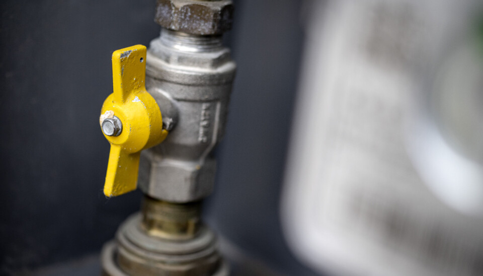 Avstängningskran för fossilgas vid ett bostadshus. Avstängningskran för fossilgas vid ett bostadshus.