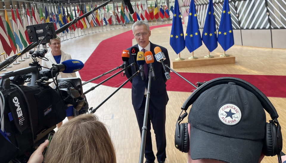 Natos generalsekreterare Jens Stoltenberg på väg in till tisdagens EU-möte i Bryssel. Natos generalsekreterare Jens Stoltenberg på väg in till tisdagens EU-möte i Bryssel.