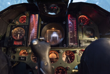 O cockpit do simulador J 35B Draken.