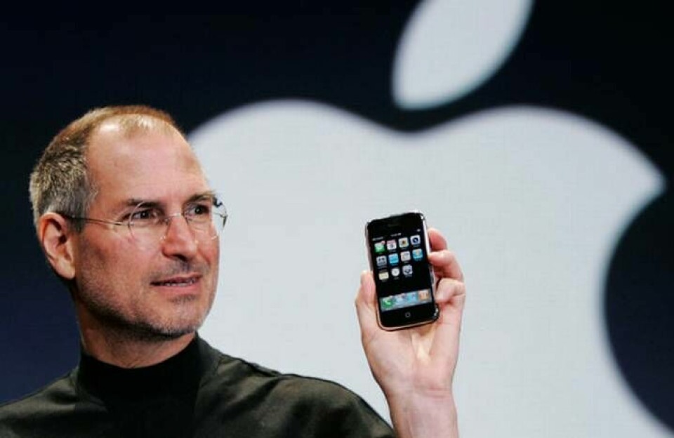 Steve Jobs visar upp Iphone år 2007. Foto: Paul Sakuma / TT