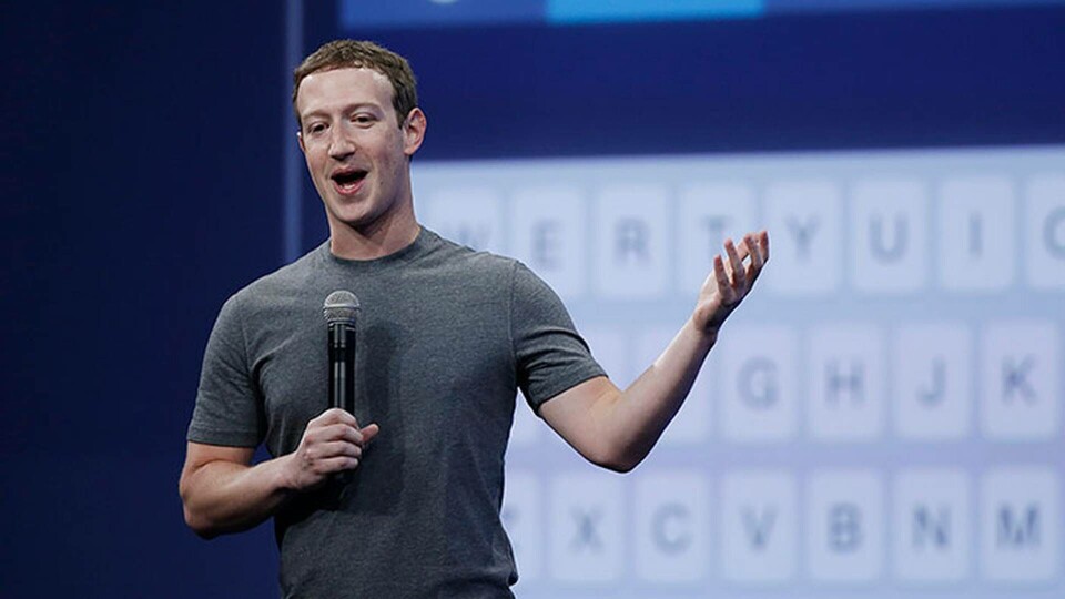 Facebook, Google och Twitter markerar artiklar för att användare tydligare ska veta hur pålitligt innehållet är. Mark Zuckerberg på bild. Foto: TT Facebook, Google och Twitter markerar artiklar för att användare tydligare ska veta hur pålitligt innehållet är. Mark Zuckerberg på bild. Foto: TT