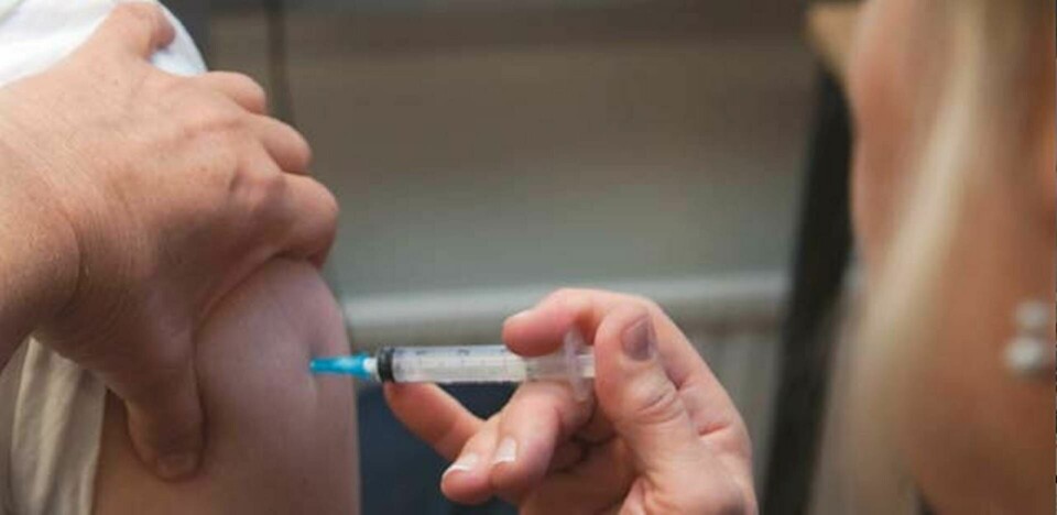 Vaccinet mot svininfluensa, Pandemrix, har nu börjat portioneras ut i Sverige. Men många vill i stället ha konkurrentens Celvapan.Scanpix Foto: Scanpix