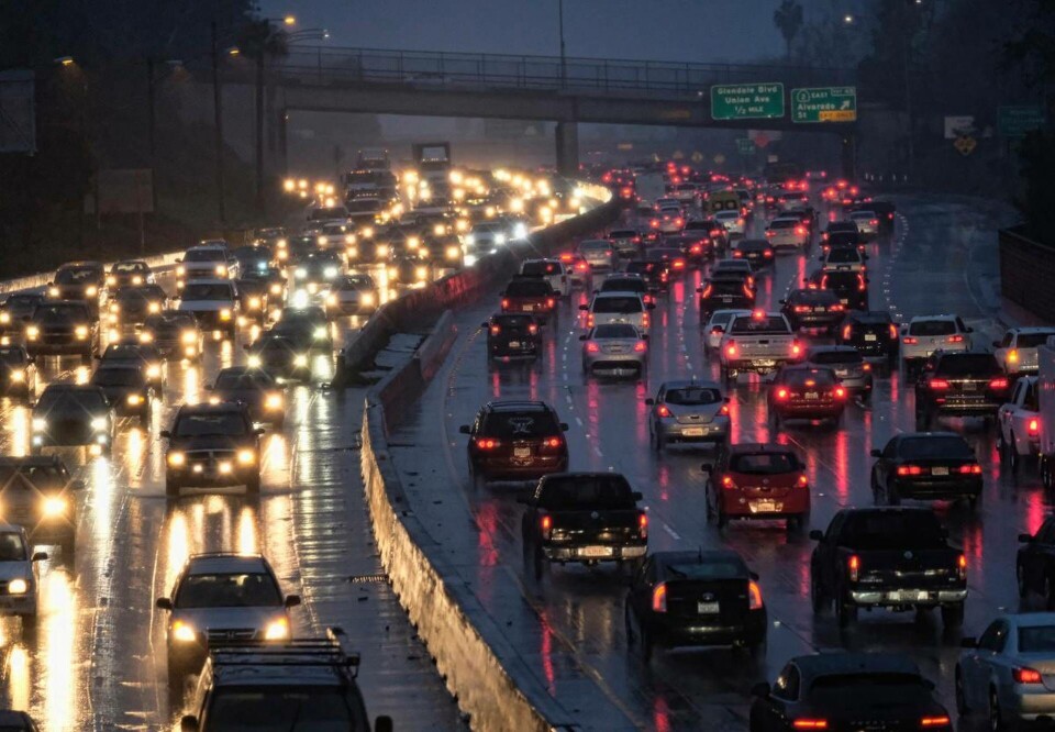 Kalifornien har sedan tidigare ett uppsatt miljömål om att 2050 ha minskat koldioxidutsläppen med 80 procent från 1990 års nivå. Men utsläppen från transportsektorn är för stora och något drastiskt måste till för att målet ska kunna uppnås. Foto: Richard Vogel Kalifornien har sedan tidigare ett uppsatt miljömål om att 2050 ha minskat koldioxidutsläppen med 80 procent från 1990 års nivå. Men utsläppen från transportsektorn är för stora och något drastiskt måste till för att målet ska kunna uppnås. Foto: Richard Vogel