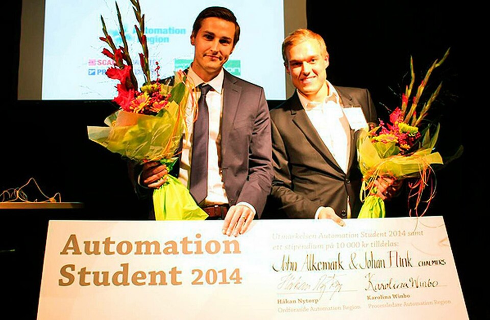 Johan Flink (till vänster) och John Alkemark vann första pris i Automation student. Foto: Fredrik Karlsson Johan Flink (till vänster) och John Alkemark vann första pris i Automation student. Foto: Fredrik Karlsson