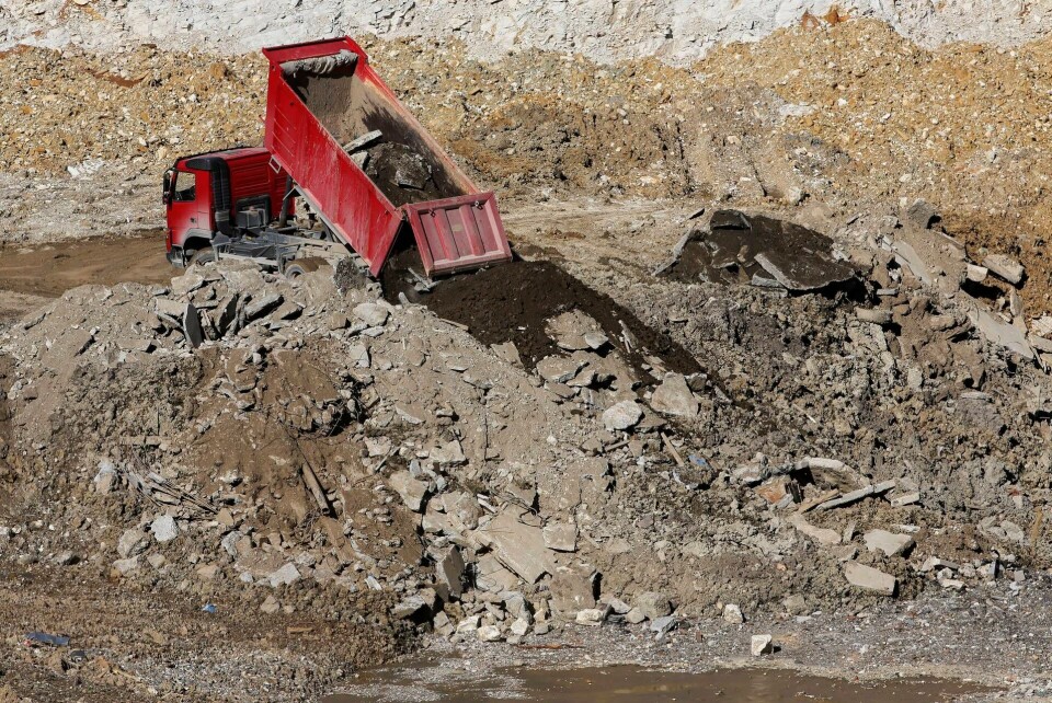 Betongavfall läggs på hög. Bild från Sotji, Ryssland. Foto: Dmitry Lovetsky Betongavfall läggs på hög. Bild från Sotji, Ryssland. Foto: Dmitry Lovetsky