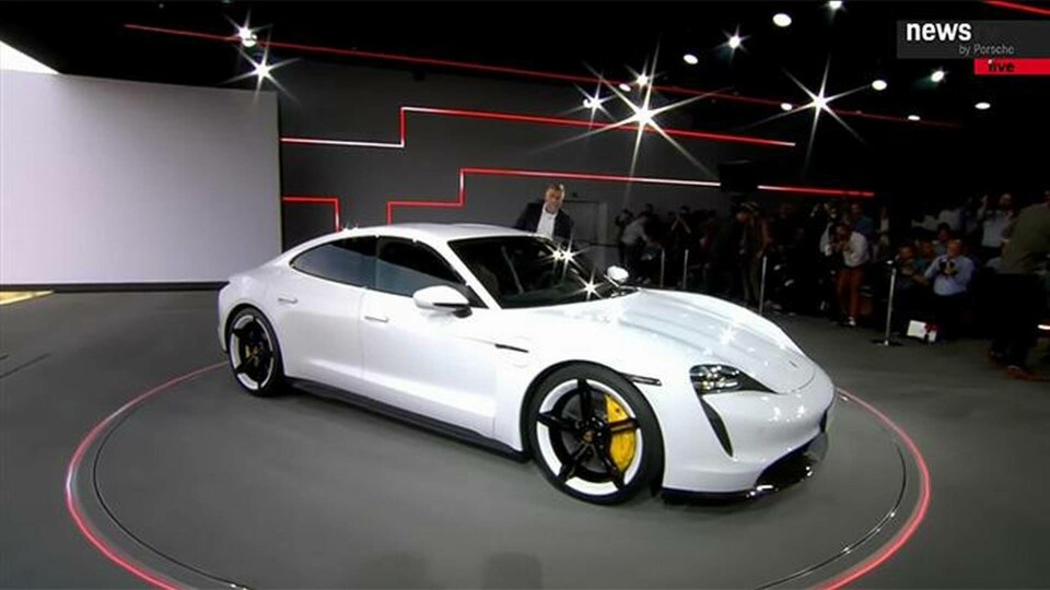 Porsche Taycan visades upp i sin färdiga form för första gången i dag. Foto: Porsche Porsche Taycan visades upp i sin färdiga form för första gången i dag. Foto: Porsche