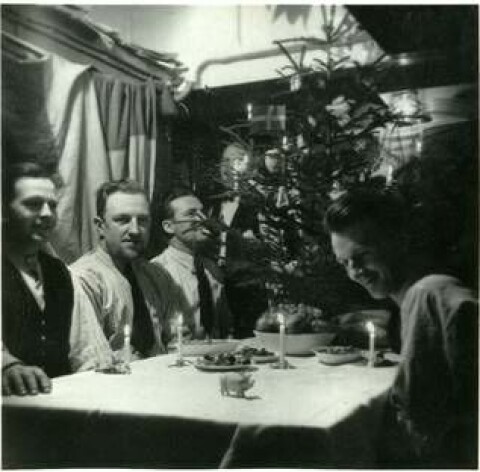 Julaftonsfirande på fyrskeppet Finngrundet 1940. Foto: H SUNDBERG/SJÖHISTORISKA MUSEET