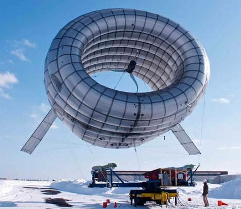 Altaeros Energies flygande vindturbin AWT stiger i en heliumballong till 300 meters höjd. Foto: Altaeros Energies Altaeros Energies flygande vindturbin AWT stiger i en heliumballong till 300 meters höjd. Foto: Altaeros Energies