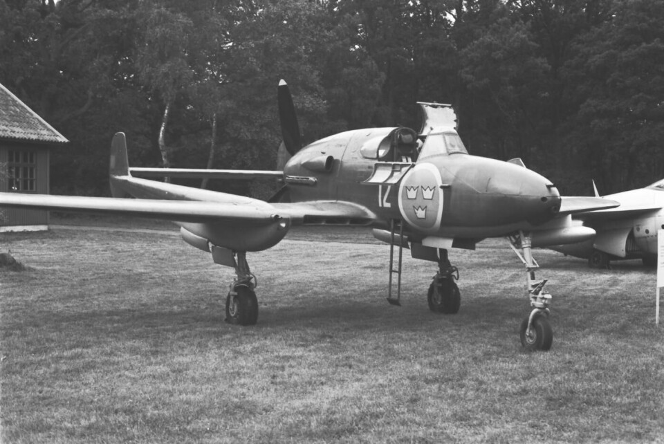 Motivet för framtagningen av den svenska katapultstolen var Saab J 21 med skjutande propeller. Hade piloten sökt rädda sig på vanligt sätt genom att vältra över sargen till sittbrunnen, hade han blivit strimlad. Foto: SVENSK FLYGHISTORISK FÖRENINGS ARKIV Motivet för framtagningen av den svenska katapultstolen var Saab J 21 med skjutande propeller. Hade piloten sökt rädda sig på vanligt sätt genom att vältra över sargen till sittbrunnen, hade han blivit strimlad. Foto: SVENSK FLYGHISTORISK FÖRENINGS ARKIV