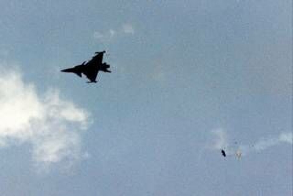 Jas 39 Gripen den 8 augusti 1993 under en flyguppvisning på Vattenfestivalen i Stockholm. Foto: Roger Tillberg/TT Jas 39 Gripen den 8 augusti 1993 under en flyguppvisning på Vattenfestivalen i Stockholm. Foto: Roger Tillberg/TT