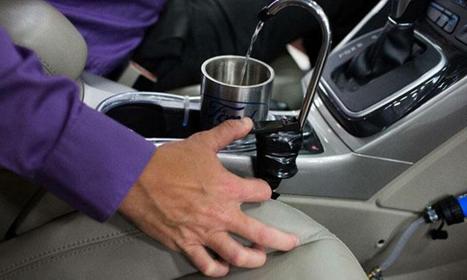 Bilens luftkonditionering kan producera upp till två liter vatten per timme. Foto: Ford Media Bilens luftkonditionering kan producera upp till två liter vatten per timme. Foto: Ford Media