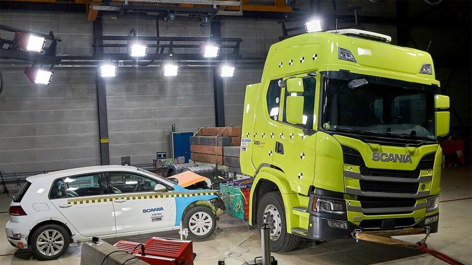 Här krocktestas Scanias el-lastbil. Foto: Scania Här krocktestas Scanias el-lastbil. Foto: Scania