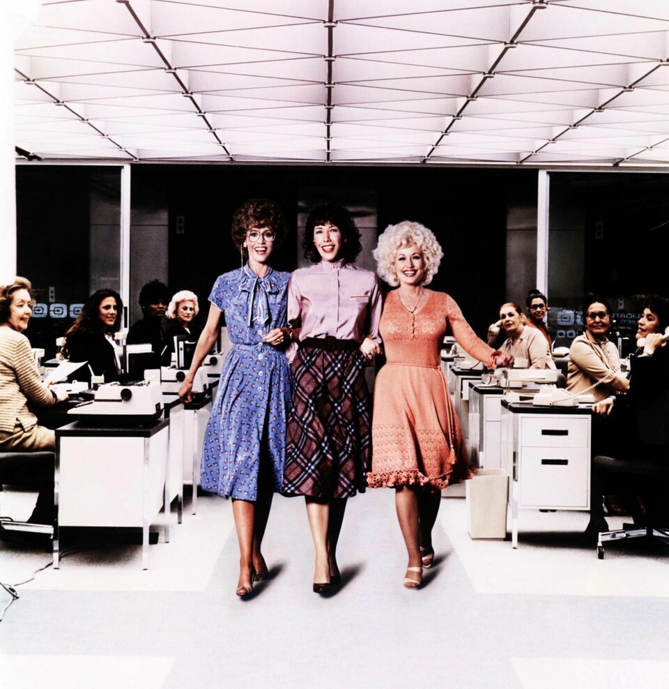 Från vänster: Jane Fonda, Lily Tomlin, Dolly Parton. 1980 medverkade de i den klassiska komedifilm 9 to 5. Foto: ©20thCentFox/Courtesy Everett Collection