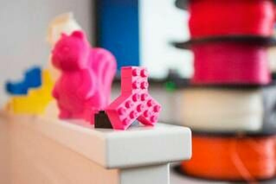 Med en 3d-skrivare går det att hitta på nya typer av legobitar i valfri färg. Foto: Christian Rehn
