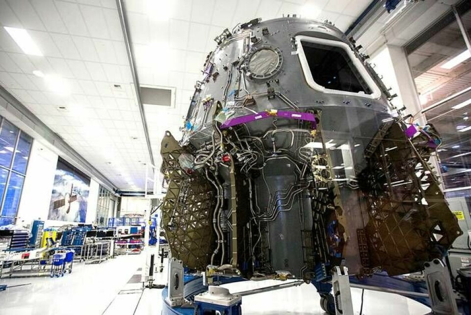 Under en presstur i veckan visade Space X upp rymdkapseln Crew Dragon som fortfarande är under produktion och ska göra sin första testflygning i november.