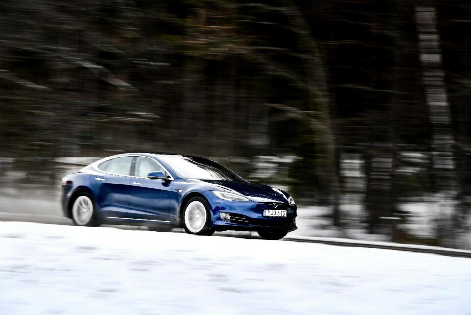 Tesla på vinterväglag. Foto: Pontus Lundahl/TT Tesla på vinterväglag. Foto: Pontus Lundahl/TT