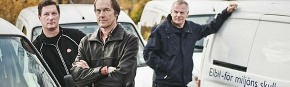 När de köpte elbilarna begagnade tog de också över leasingkontrakten på batterierna. Nu kan de bli tvungna att skrota bilarna. Från vänster: Lars Erik Magnusson, Hans Alvenkrona och Anders Perjons. Foto: Marc Femenia När de köpte elbilarna begagnade tog de också över leasingkontrakten på batterierna. Nu kan de bli tvungna att skrota bilarna. Från vänster: Lars Erik Magnusson, Hans Alvenkrona och Anders Perjons. Foto: Marc Femenia