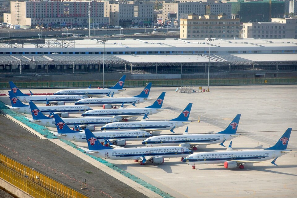 China Southern Airlines flygplan av modellen Boeing 737 Max står parkerade vid flygplatsen Urumqi Diwopu i Xinjiang. Arkivbild. Foto: Mark Schiefelbein/AP/TT China Southern Airlines flygplan av modellen Boeing 737 Max står parkerade vid flygplatsen Urumqi Diwopu i Xinjiang. Arkivbild. Foto: Mark Schiefelbein/AP/TT