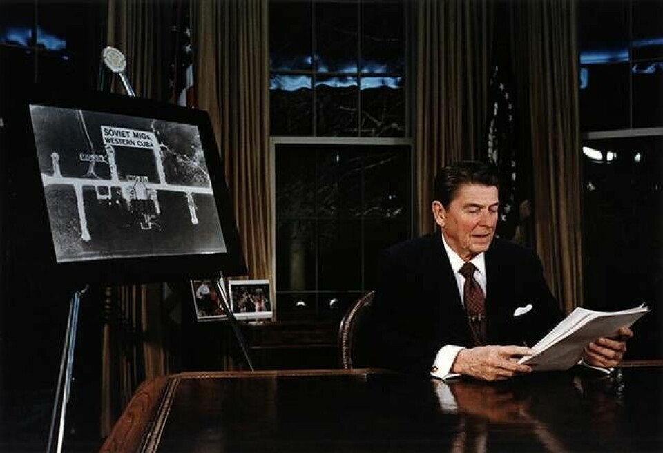 Ronald Reagan talar i tv från Vita huset, 23 mars 1983. Foto: Courtesy Everett Collection/IBL