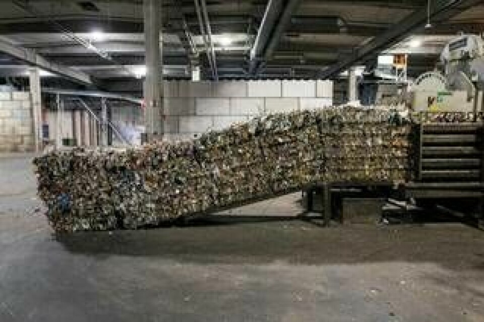 Totalt 20 ton plastförpackningar i timmen kan Motala-anläggningen sortera. Foto: Stefan Jerrevång