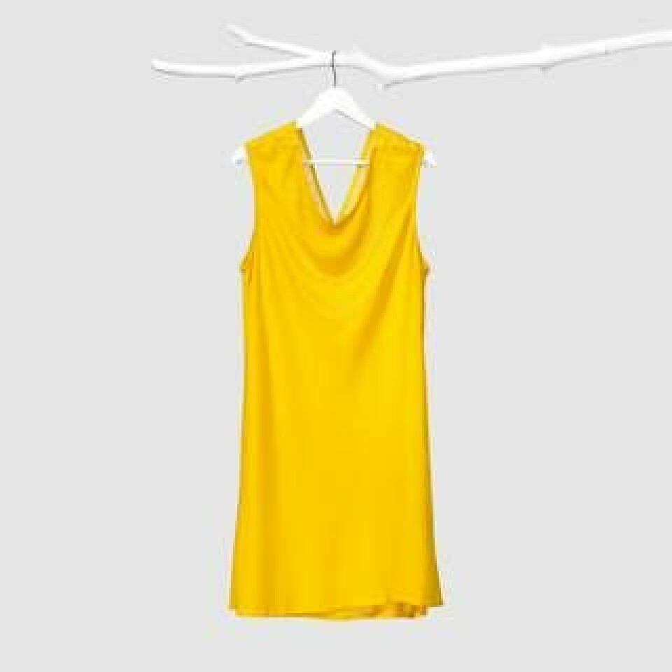 För några år sedan tillverkade Renewcell en gul klänning av återvunna och regenererade bomullsfibrer. Foto: Renewcell/Pressbild