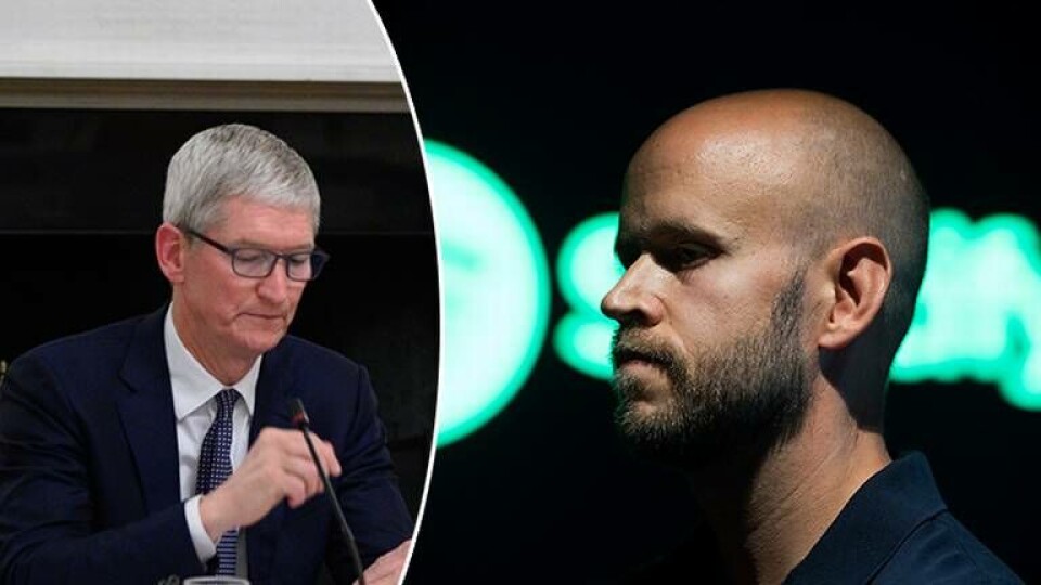 Apples vd Tim Cook och Spotifys vd Daniel Ek. Foto: TT Apples vd Tim Cook och Spotifys vd Daniel Ek. Foto: TT