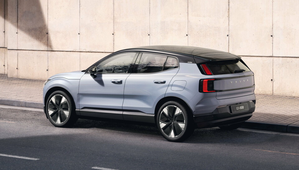 Volvo Cars nya modell EX30. En grå bil med svart tak