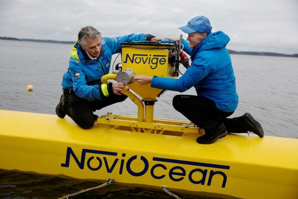 I maskinhuset finns turbin, svänghjul och generator. Stefan Björklund till vänster och Jan Skjoldhammer till höger. Foto: Nicklas Thegerström I maskinhuset finns turbin, svänghjul och generator. Stefan Björklund till vänster och Jan Skjoldhammer till höger. Foto: Nicklas Thegerström
