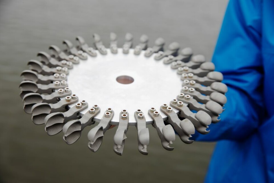 Vågkraftverket har en peltonturbin, som också är vanlig i många vattenkraftverk. Här är en modell av turbinen. Foto: Nicklas Thegerström Vågkraftverket har en peltonturbin, som också är vanlig i många vattenkraftverk. Här är en modell av turbinen. Foto: Nicklas Thegerström
